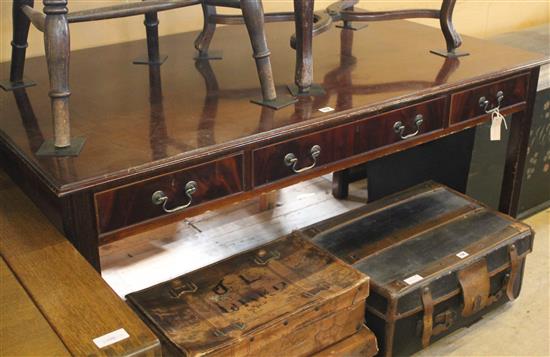 George III style mahogany side table (525)